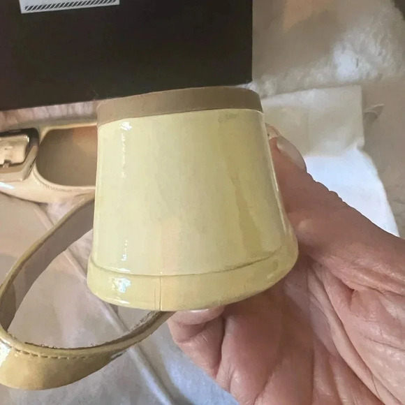 Vintage Prada Sling back Cream Patent Leather shoes… - Picture 10 of 17